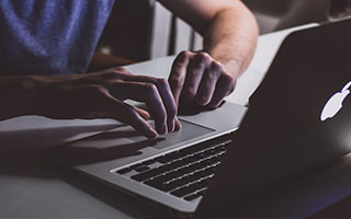 九游游戏中心官网-勇士完封热火，系列赛焦点战中库里锁死对手，勇士gm谈库里